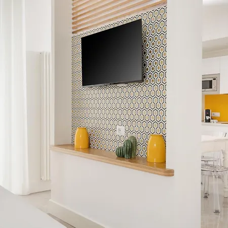De Vivo Realty - Agatina Apartment